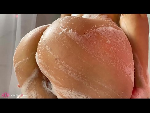 ❤️ Brunette Anapiga Pussy kwa Pussy kwa Vibrator hadi Orgasm kali katika Shower Ngono ☑